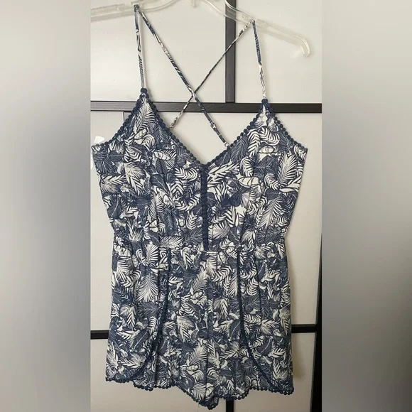 Xhilaration 100% Rayon Floral Romper With Adjustable Spaghetti Straps - Picture 1 of 3